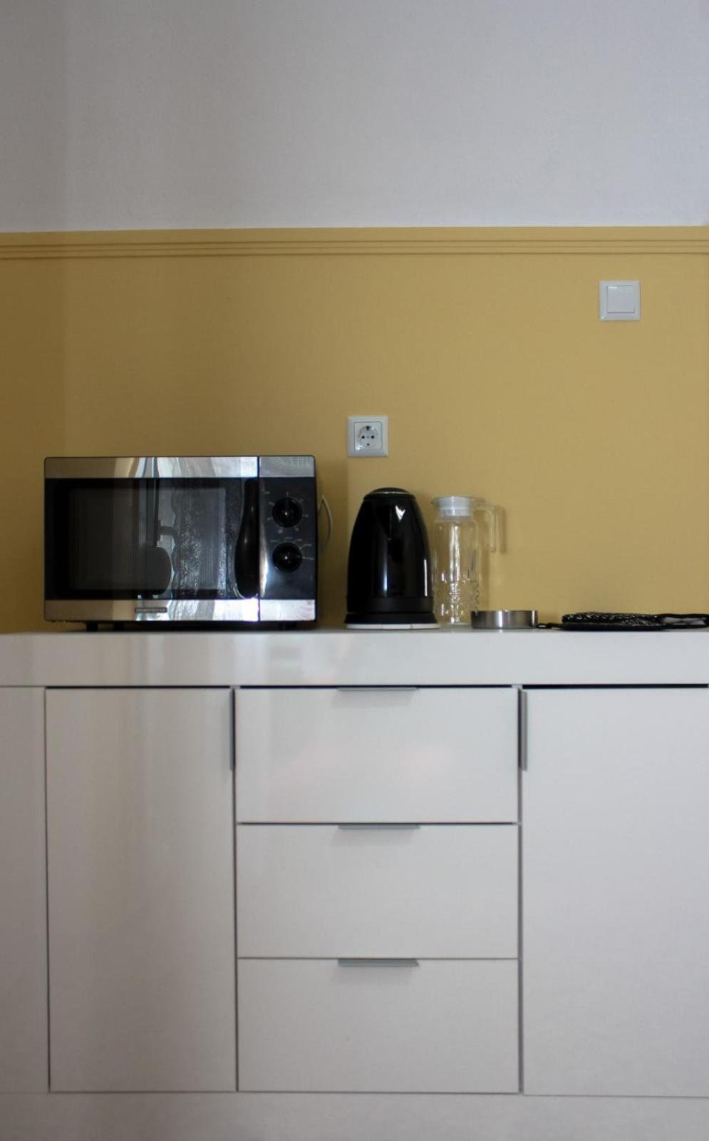 Happy Apartment, Apartment *